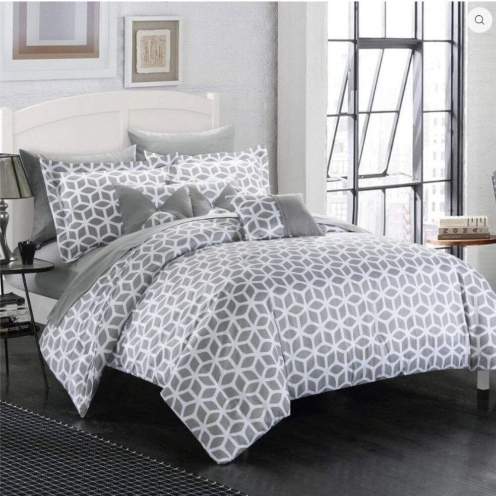 Chic Home Design Stefanie King Comforter Set